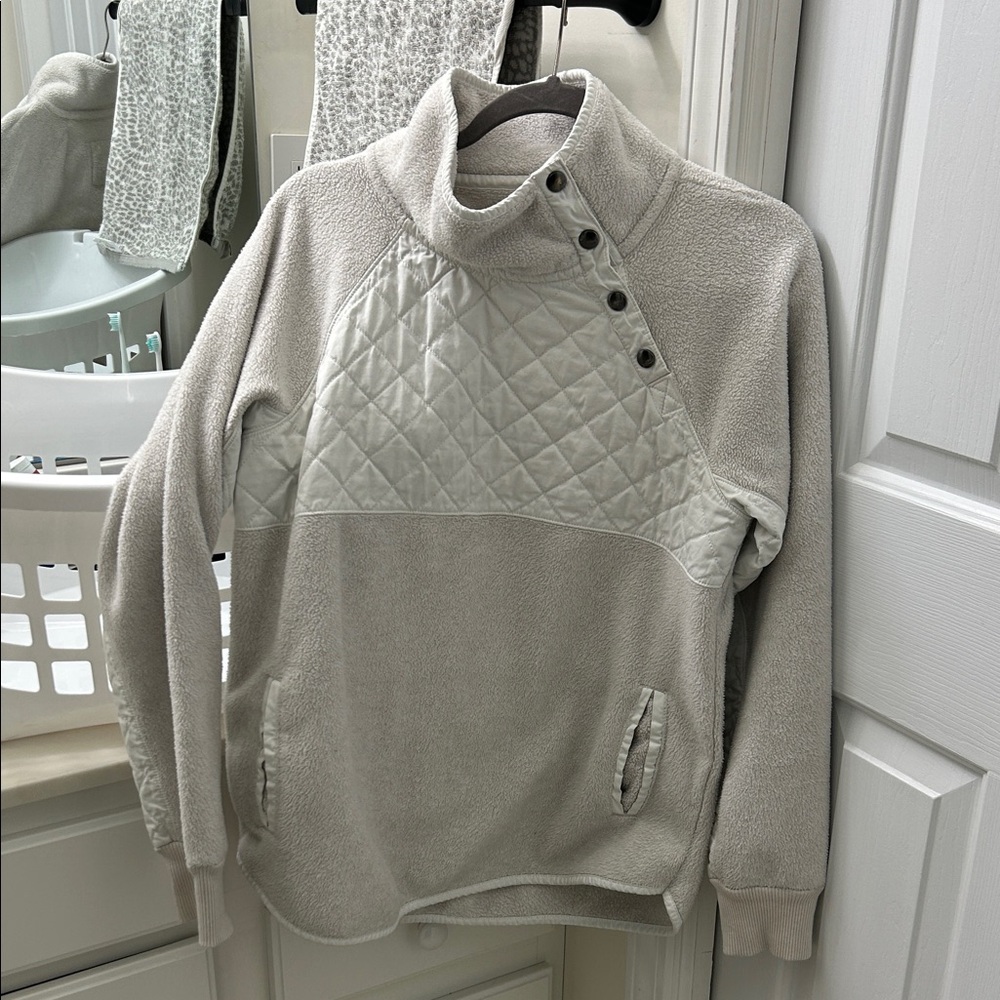 Abercrombie Asymmetrical snap up fleece
